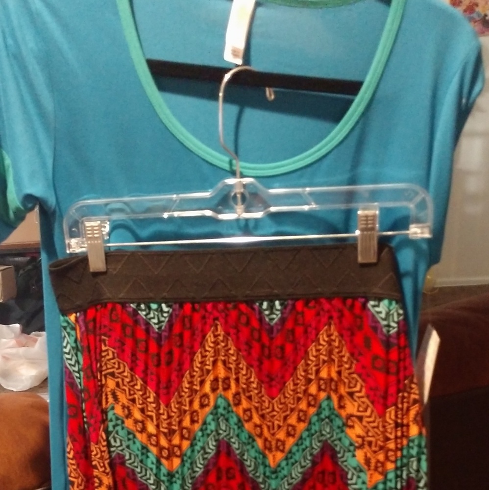 Lularoe shirt and skirt